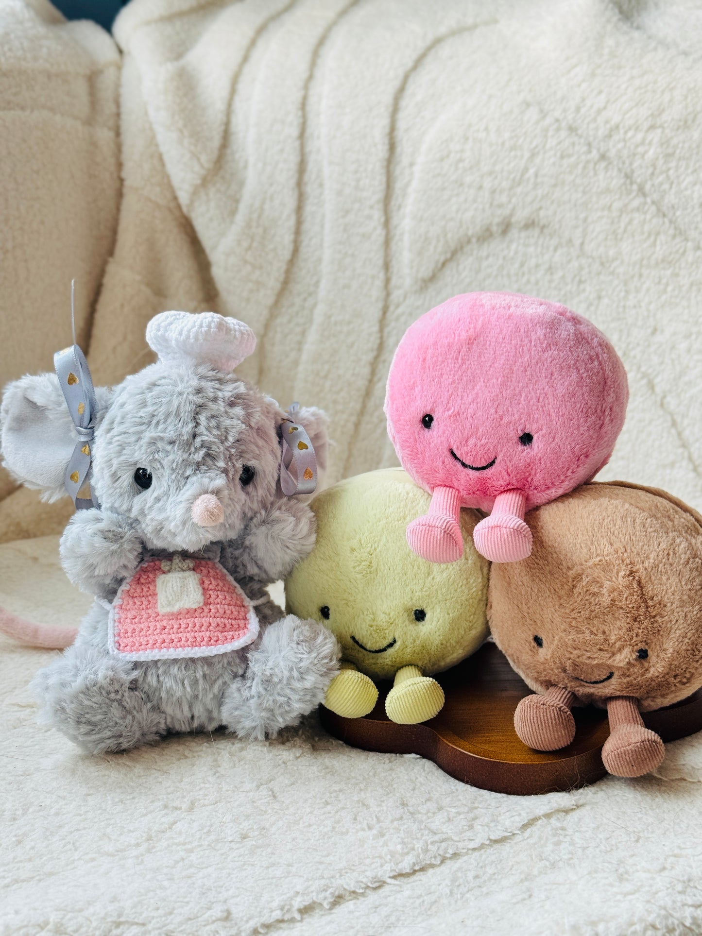 Handmade chef outfit for Jellycat mouse plush – includes white crochet hat and pink apron with heart ribbon detail. Inspired by Ratatouille. Perfect for collectors or plush photography